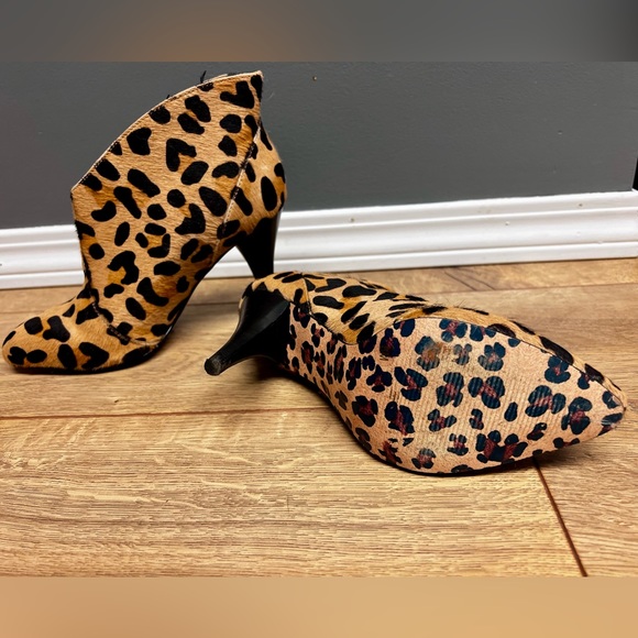 Arnold Churgin Cheetah Print Ankle Boots - Picture 4 of 6